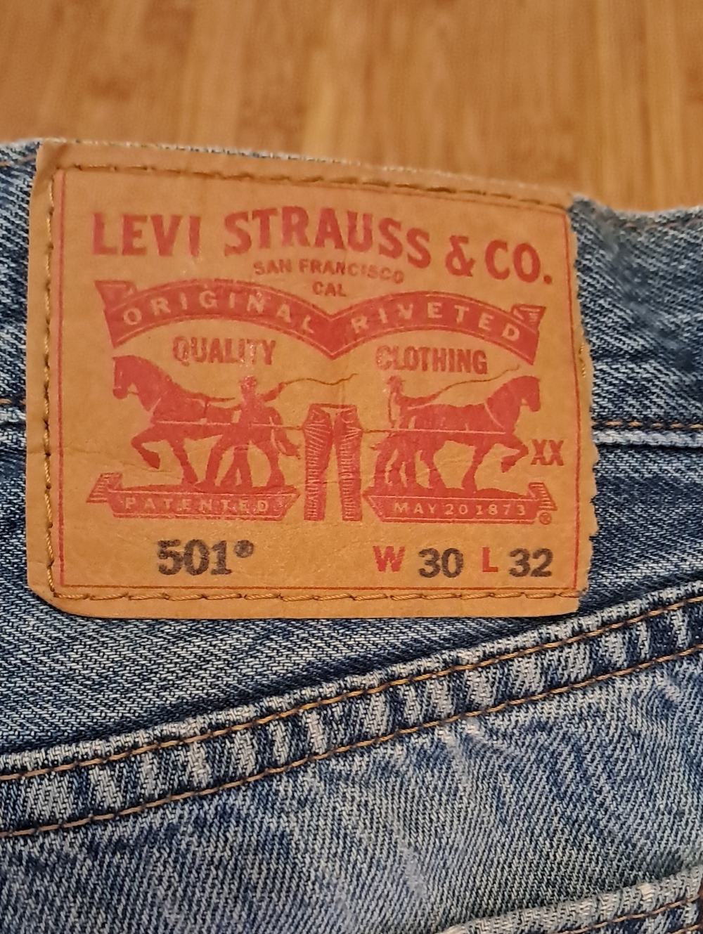 Levi's Men's Straight Jeans in Blue DISTRESSED Denim 30W 32L